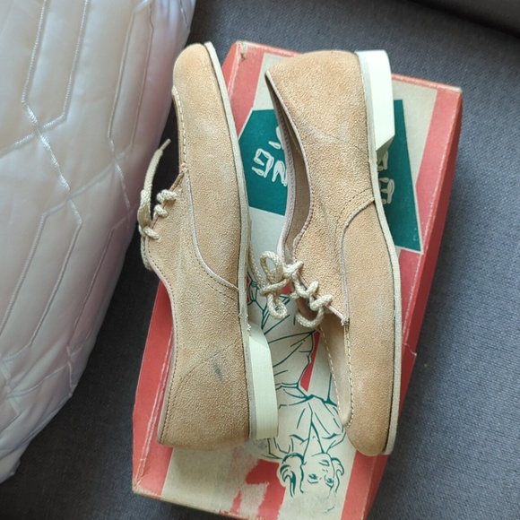 Genuine Vintage Bowling Belles by Gotham Shoes - Picture 5 of 7